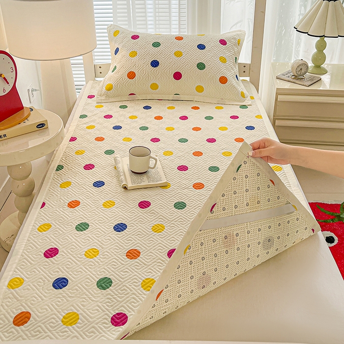 91家纺网 家纺一手货源 找家纺 忆生活家纺 2026新款学生床全棉老粗布软凉席夹棉床盖 彩色波点