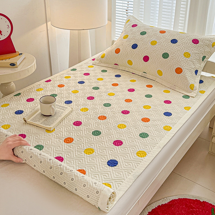 91家纺网 家纺一手货源 找家纺 忆生活家纺 2026新款学生床全棉老粗布软凉席夹棉床盖 彩色波点