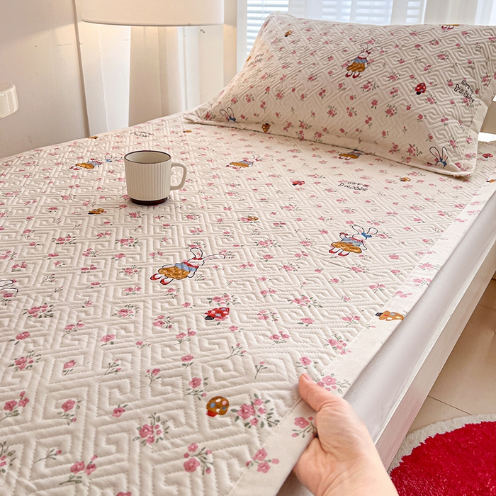忆生活家纺 2026新款学生床全棉老粗布软凉席夹棉床盖 花漾小兔