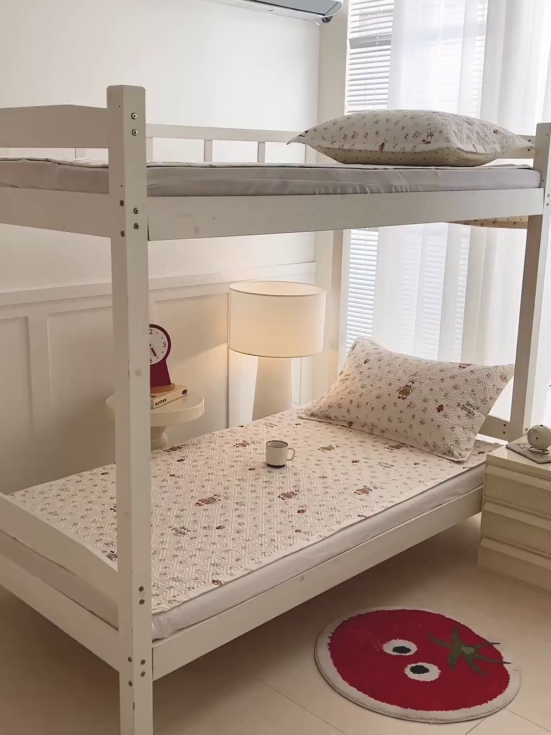 91家纺网 家纺一手货源 找家纺 忆生活家纺 2026新款学生床全棉老粗布软凉席夹棉床盖 花漾小兔