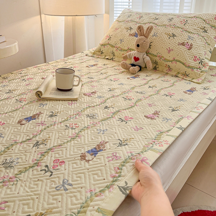 忆生活家纺 2026新款学生床全棉老粗布软凉席夹棉床盖 藤蔓兔