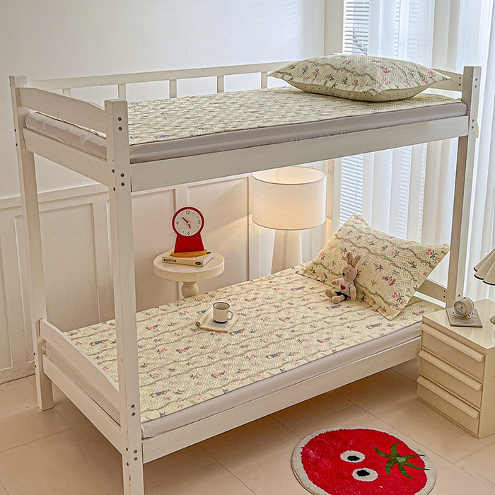 91家纺网 家纺一手货源 找家纺 忆生活家纺 2026新款学生床全棉老粗布软凉席夹棉床盖 藤蔓兔