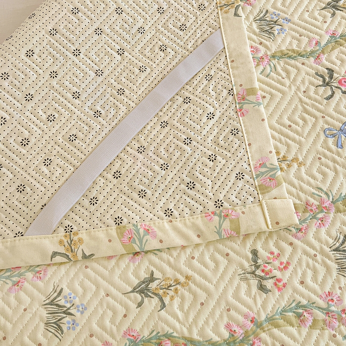 91家纺网 家纺一手货源 找家纺 忆生活家纺 2026新款学生床全棉老粗布软凉席夹棉床盖 藤蔓兔