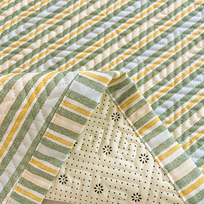 91家纺网 家纺一手货源 找家纺 忆生活家纺 2026新款学生床全棉老粗布软凉席夹棉床盖 条纹绿