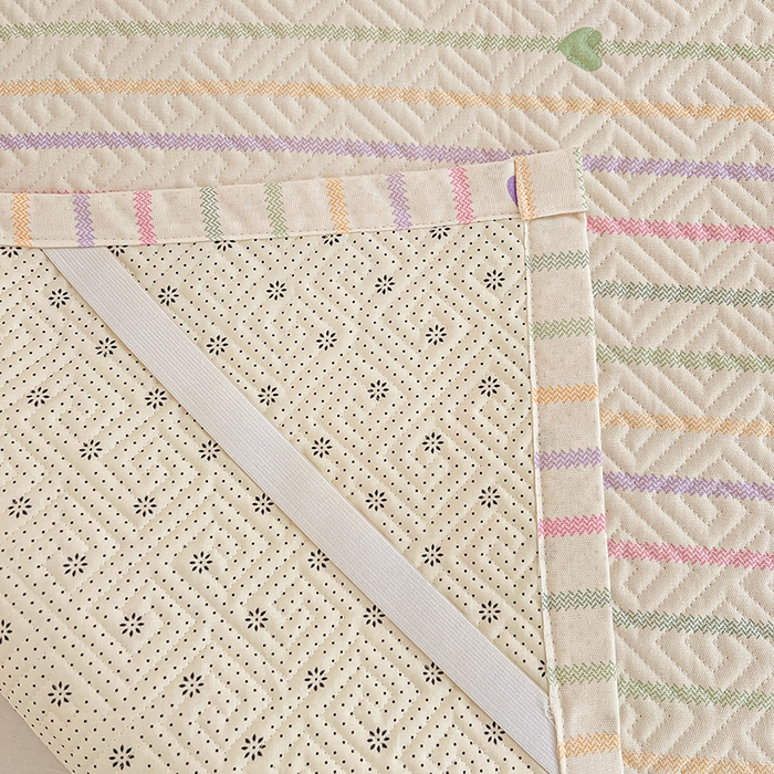 91家纺网 家纺一手货源 找家纺 忆生活家纺 2026新款学生床全棉老粗布软凉席夹棉床盖 小爱心