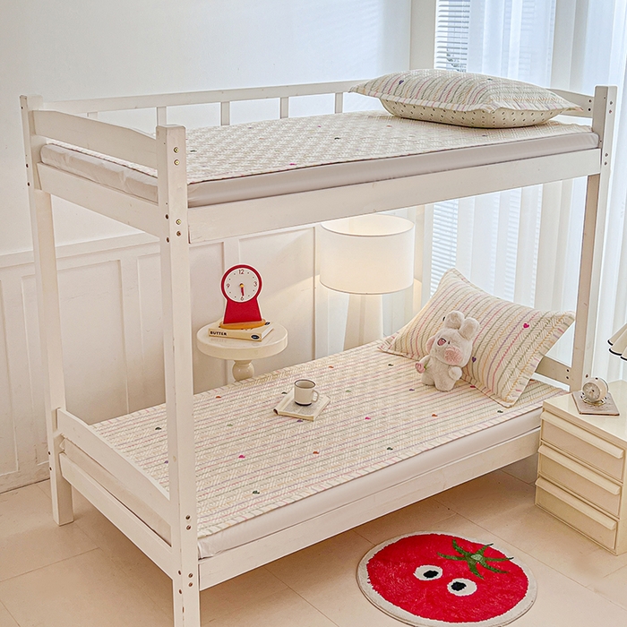 91家纺网 家纺一手货源 找家纺 忆生活家纺 2026新款学生床全棉老粗布软凉席夹棉床盖 小爱心