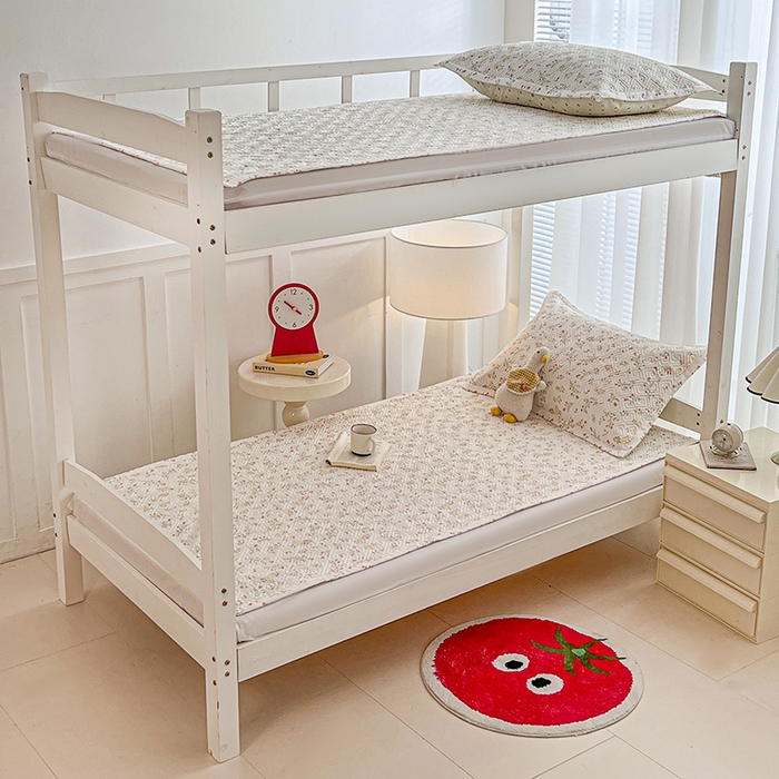 91家纺网 家纺一手货源 找家纺 忆生活家纺 2026新款学生床全棉老粗布软凉席夹棉床盖 鸭鸭春游