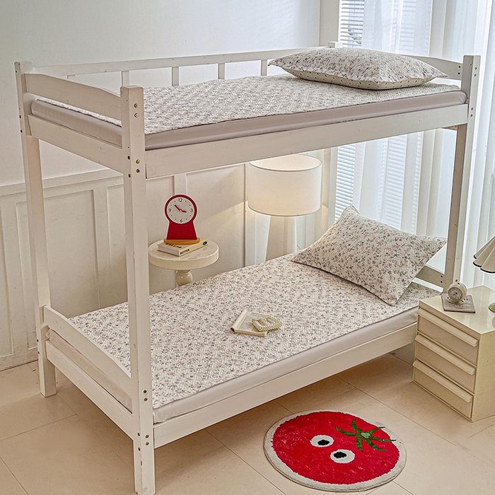 91家纺网 家纺一手货源 找家纺 忆生活家纺 2026新款学生床全棉老粗布软凉席夹棉床盖 叶语