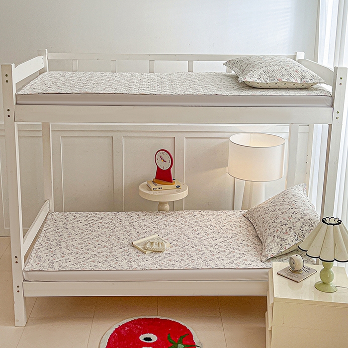 91家纺网 家纺一手货源 找家纺 忆生活家纺 2026新款学生床全棉老粗布软凉席夹棉床盖 叶语