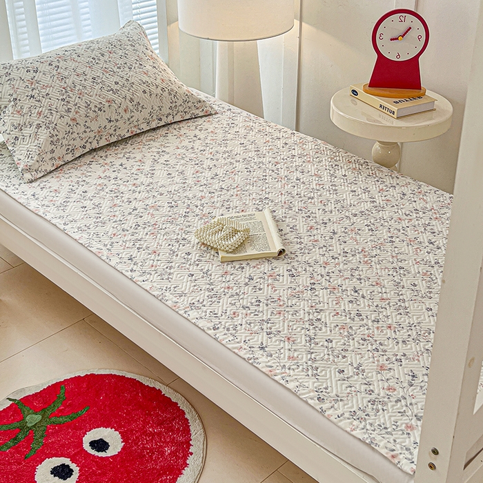 91家纺网 家纺一手货源 找家纺 忆生活家纺 2026新款学生床全棉老粗布软凉席夹棉床盖 叶语