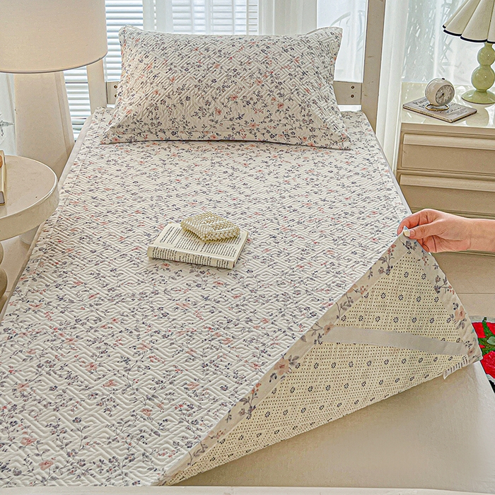 91家纺网 家纺一手货源 找家纺 忆生活家纺 2026新款学生床全棉老粗布软凉席夹棉床盖 叶语