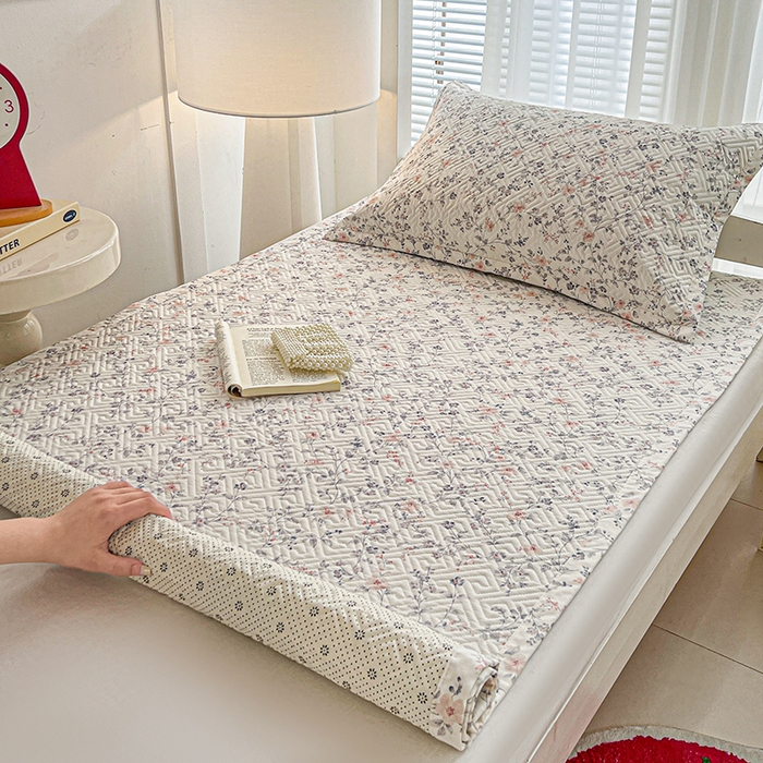 91家纺网 家纺一手货源 找家纺 忆生活家纺 2026新款学生床全棉老粗布软凉席夹棉床盖 叶语