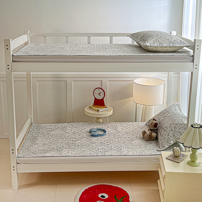 91家纺网 家纺一手货源 找家纺 忆生活家纺 2026新款学生床全棉老粗布软凉席夹棉床盖 枝繁叶茂