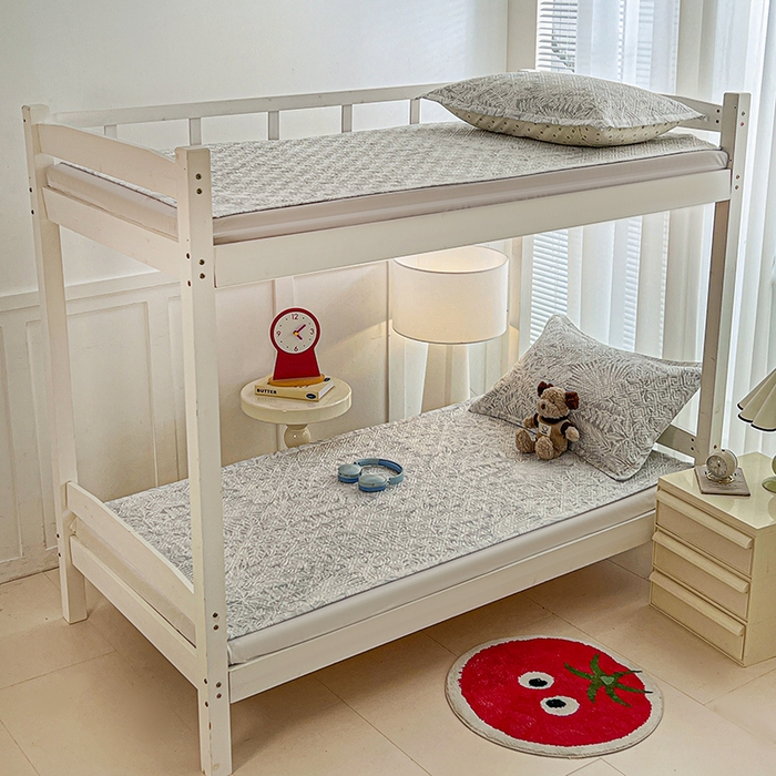 91家纺网 家纺一手货源 找家纺 忆生活家纺 2026新款学生床全棉老粗布软凉席夹棉床盖 枝繁叶茂