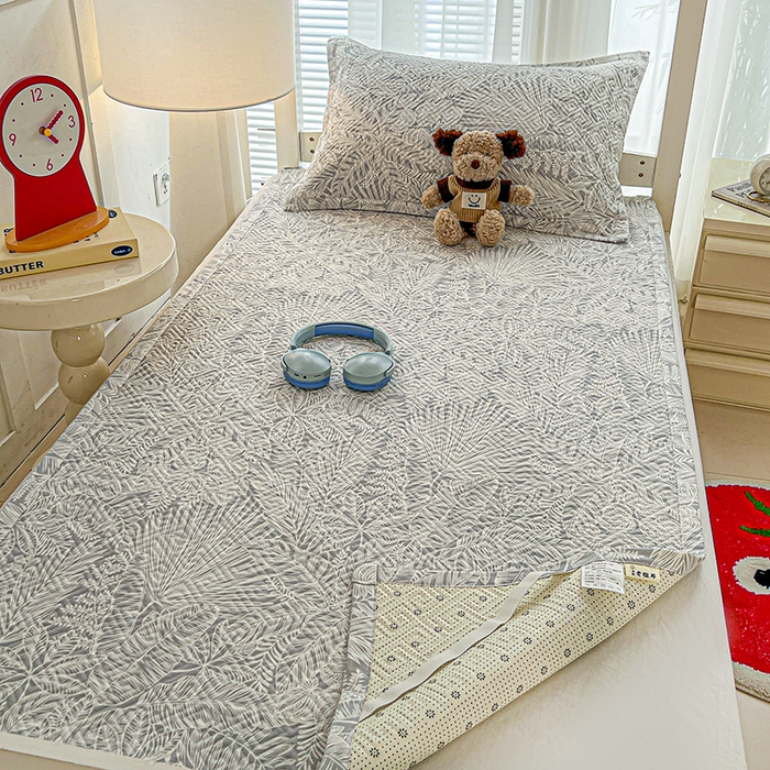 91家纺网 家纺一手货源 找家纺 忆生活家纺 2026新款学生床全棉老粗布软凉席夹棉床盖 枝繁叶茂