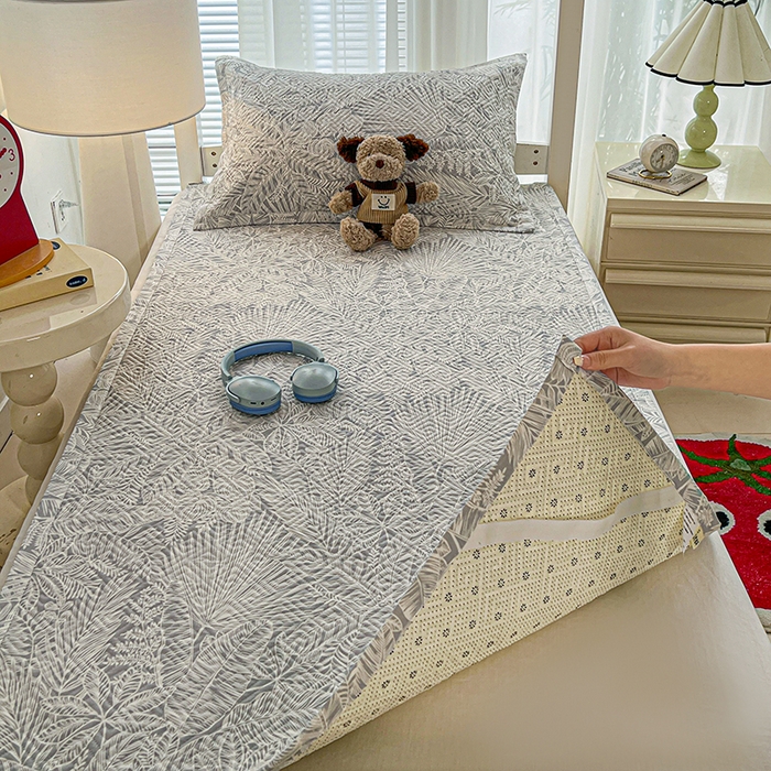 91家纺网 家纺一手货源 找家纺 忆生活家纺 2026新款学生床全棉老粗布软凉席夹棉床盖 枝繁叶茂