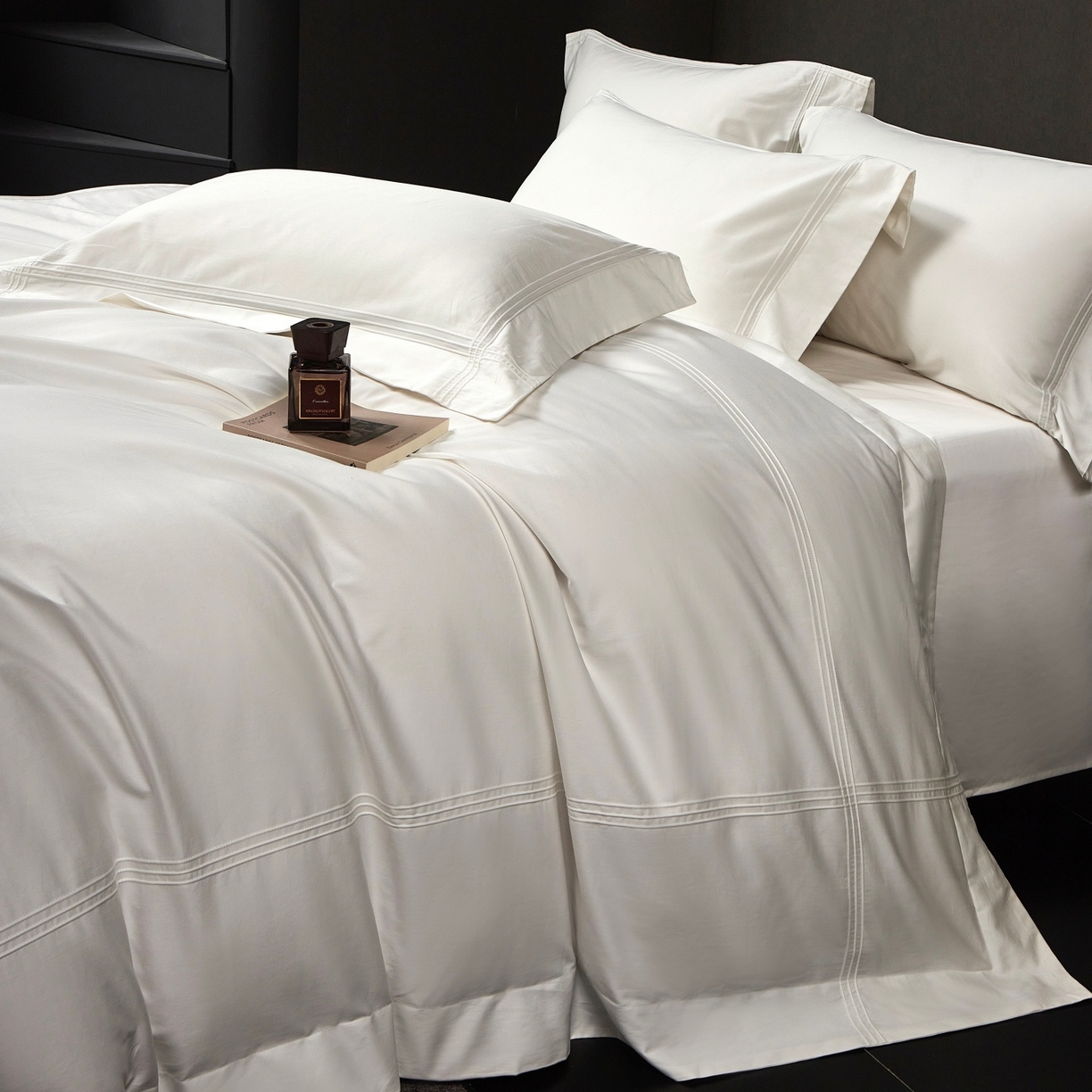 91家纺网 家纺一手货源 找家纺 时亿家居 2026新款轻奢酒店风纯棉长绒棉四件套-曼哈顿 曼哈顿-白