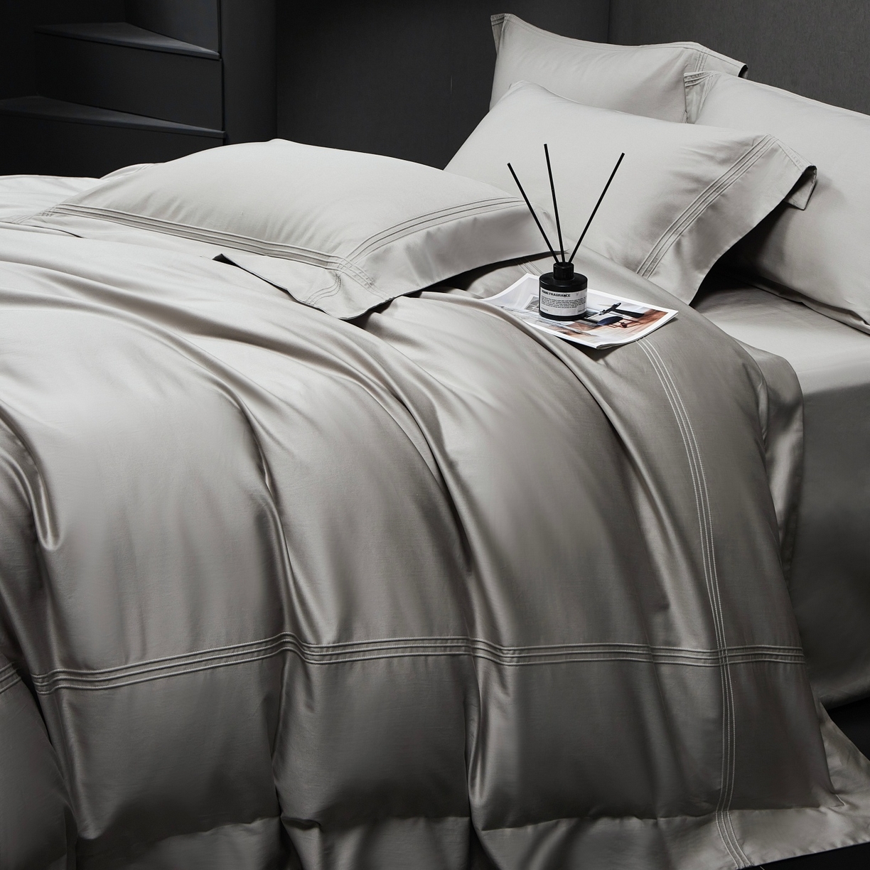 91家纺网 家纺一手货源 找家纺 时亿家居 2026新款轻奢酒店风纯棉长绒棉四件套-曼哈顿 曼哈顿-灰