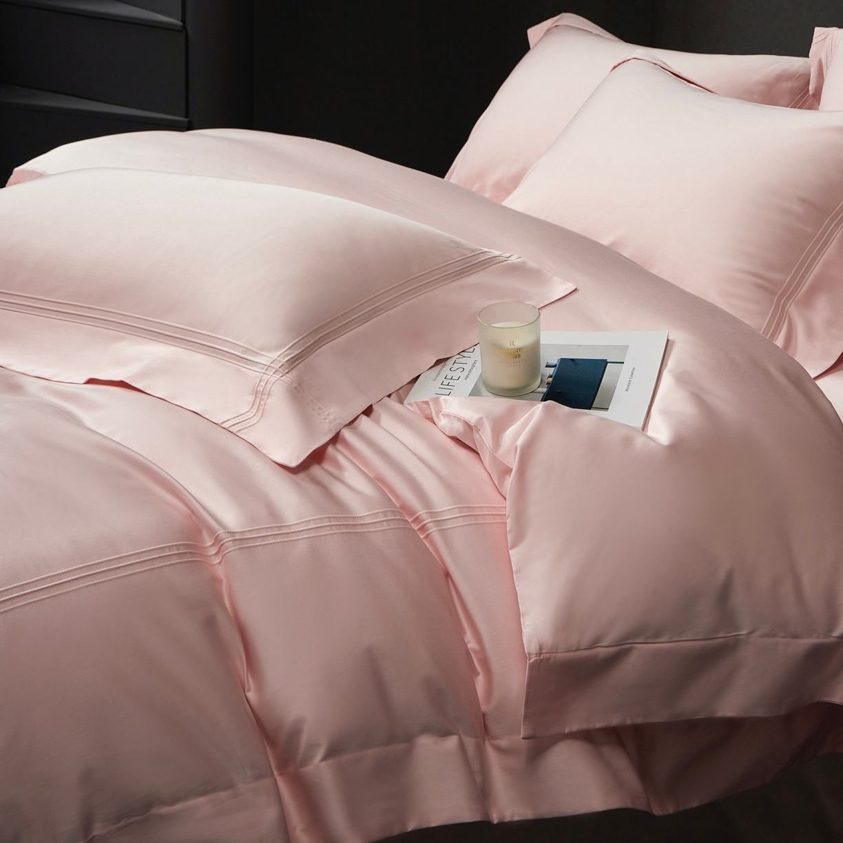 91家纺网 家纺一手货源 找家纺 时亿家居 2026新款轻奢酒店风纯棉长绒棉四件套-曼哈顿 曼哈顿-粉