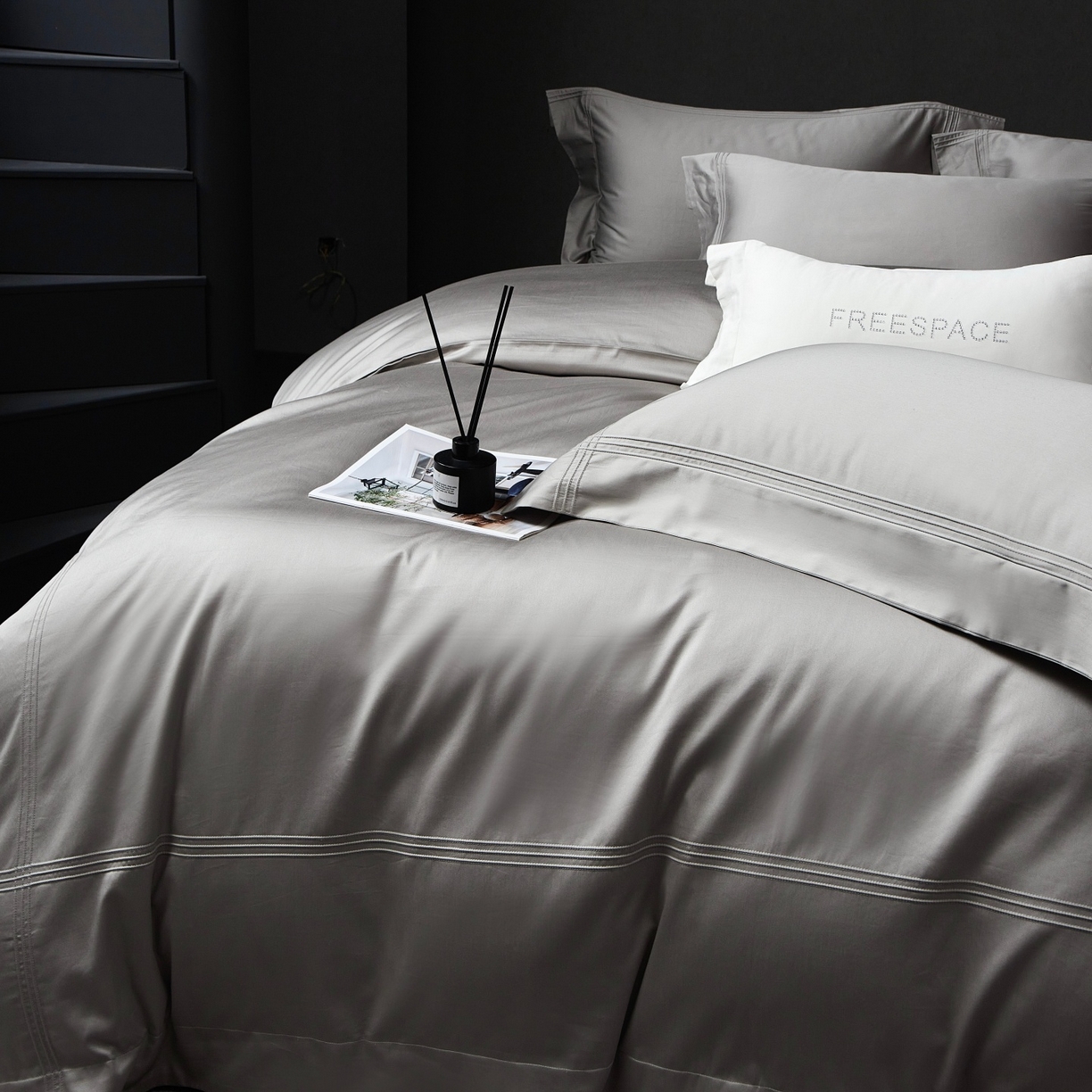 91家纺网 家纺一手货源 找家纺 时亿家居 2026新款轻奢酒店风纯棉长绒棉四件套-曼哈顿 曼哈顿-灰