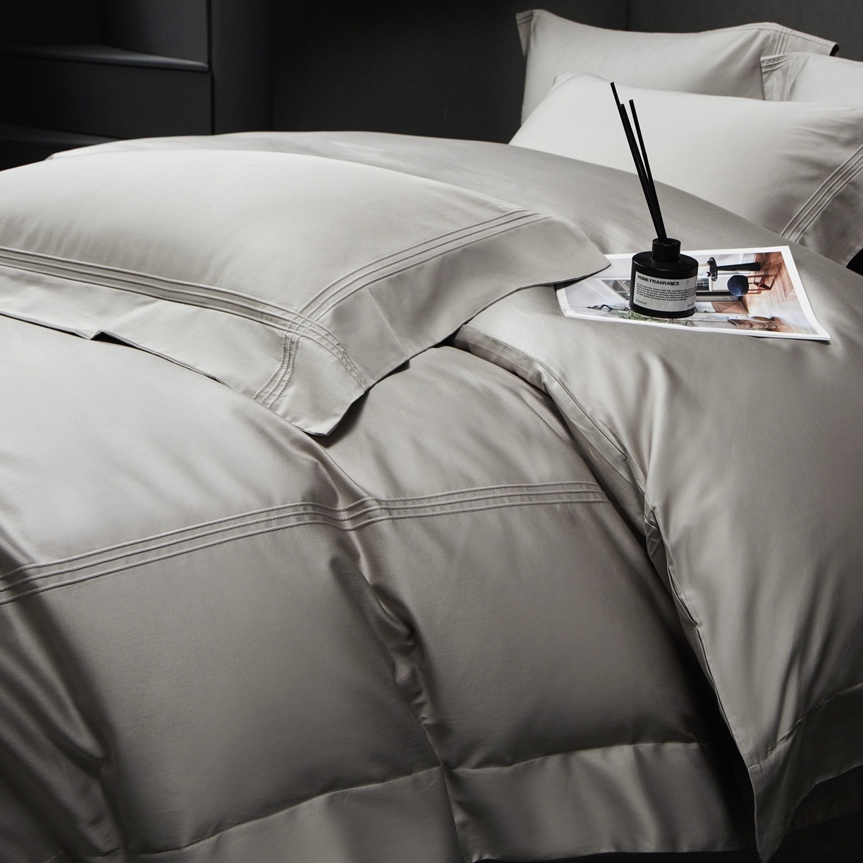 91家纺网 家纺一手货源 找家纺 时亿家居 2026新款轻奢酒店风纯棉长绒棉四件套-曼哈顿 曼哈顿-灰