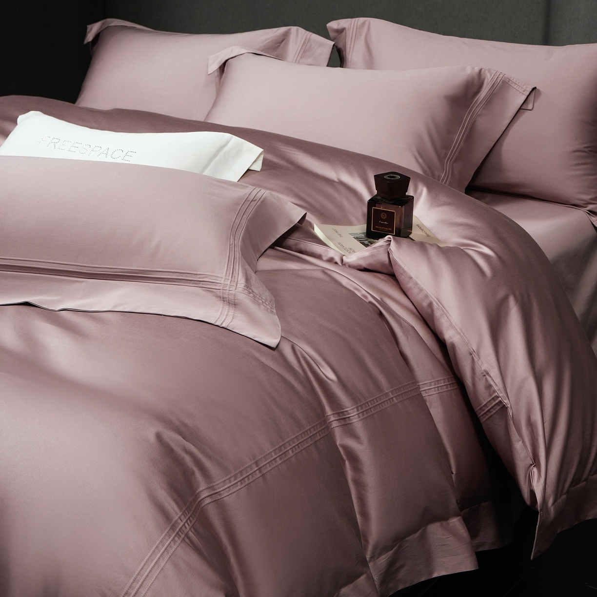 91家纺网 家纺一手货源 找家纺 时亿家居 2026新款轻奢酒店风纯棉长绒棉四件套-曼哈顿 曼哈顿-紫