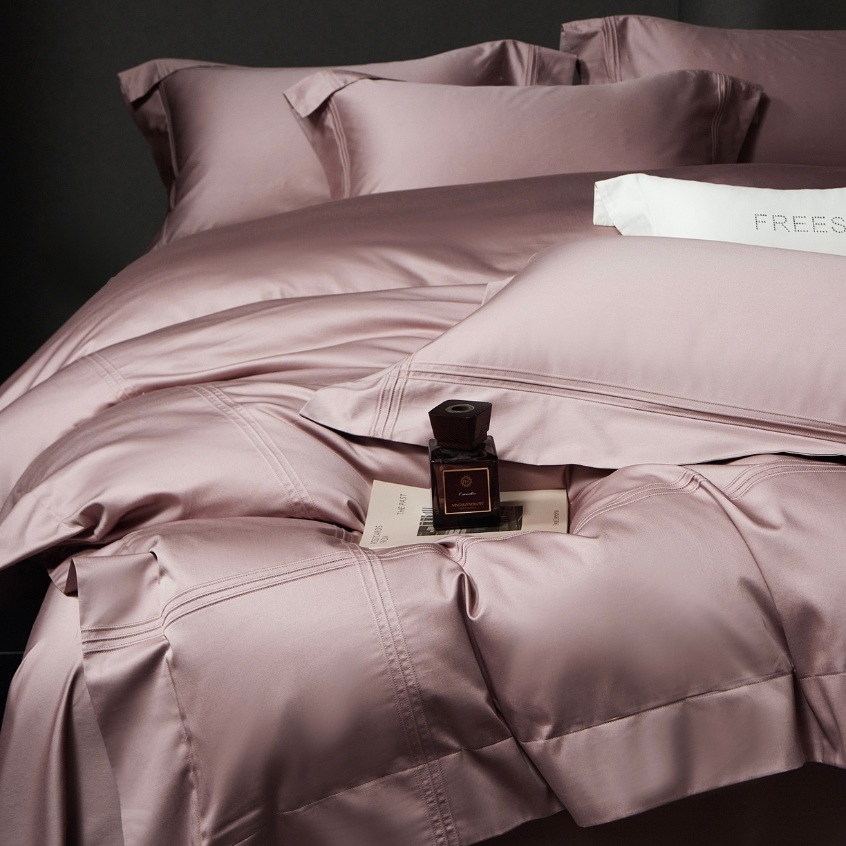 91家纺网 家纺一手货源 找家纺 时亿家居 2026新款轻奢酒店风纯棉长绒棉四件套-曼哈顿 曼哈顿-紫