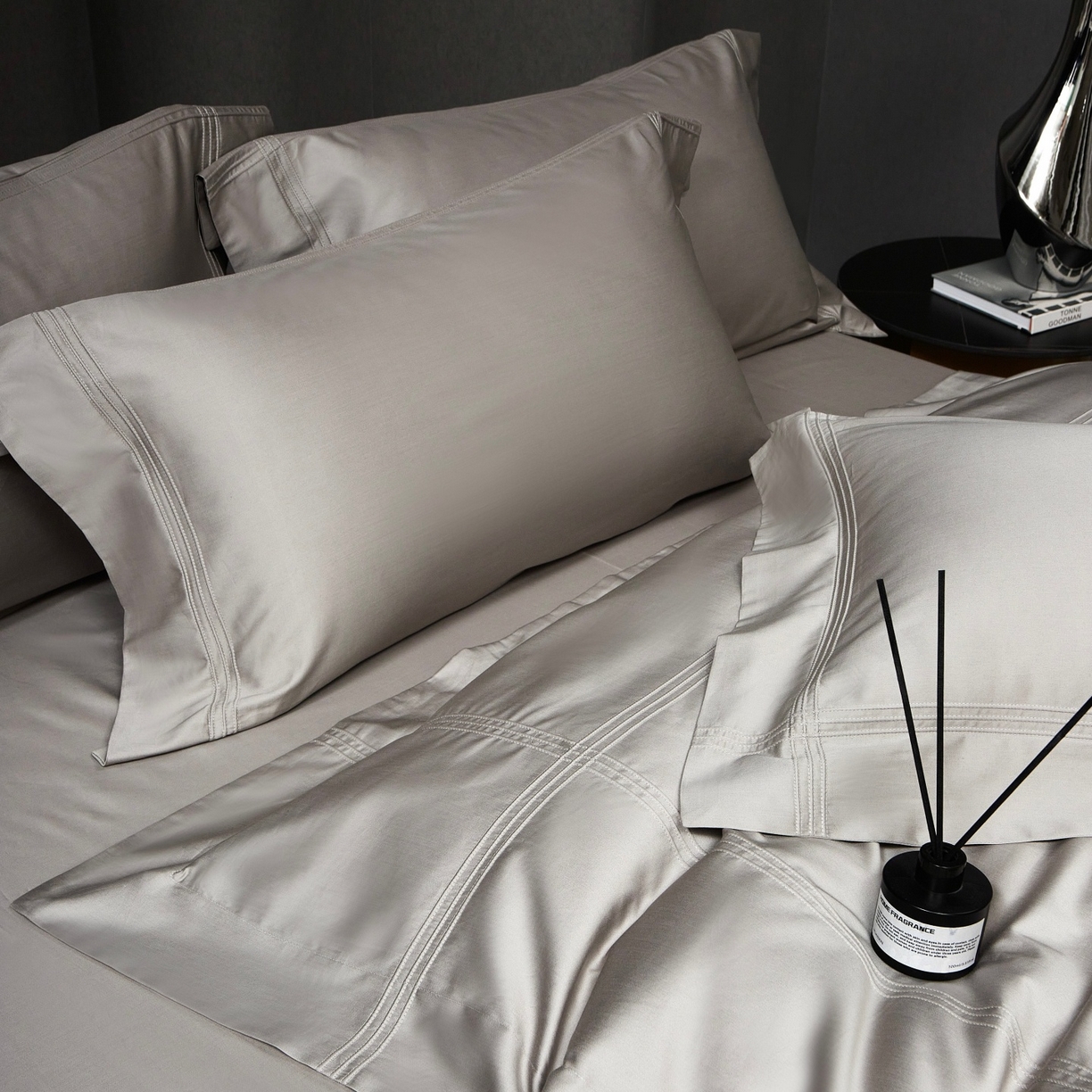 91家纺网 家纺一手货源 找家纺 时亿家居 2026新款轻奢酒店风纯棉长绒棉四件套-曼哈顿 曼哈顿-灰