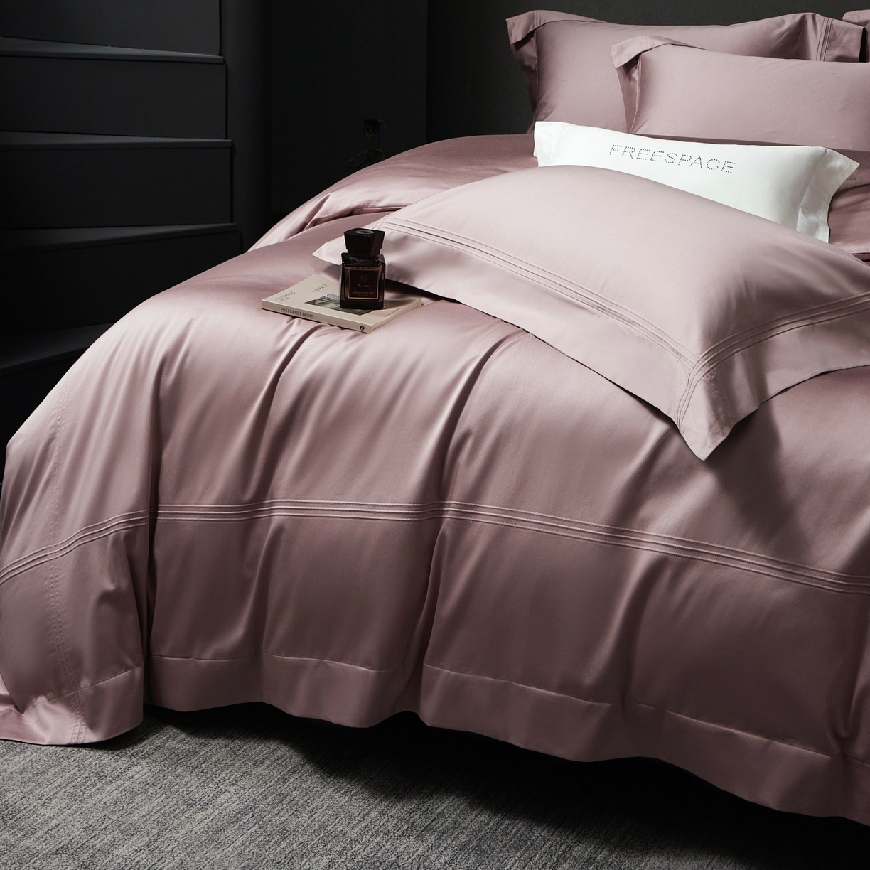 91家纺网 家纺一手货源 找家纺 时亿家居 2026新款轻奢酒店风纯棉长绒棉四件套-曼哈顿 曼哈顿-紫