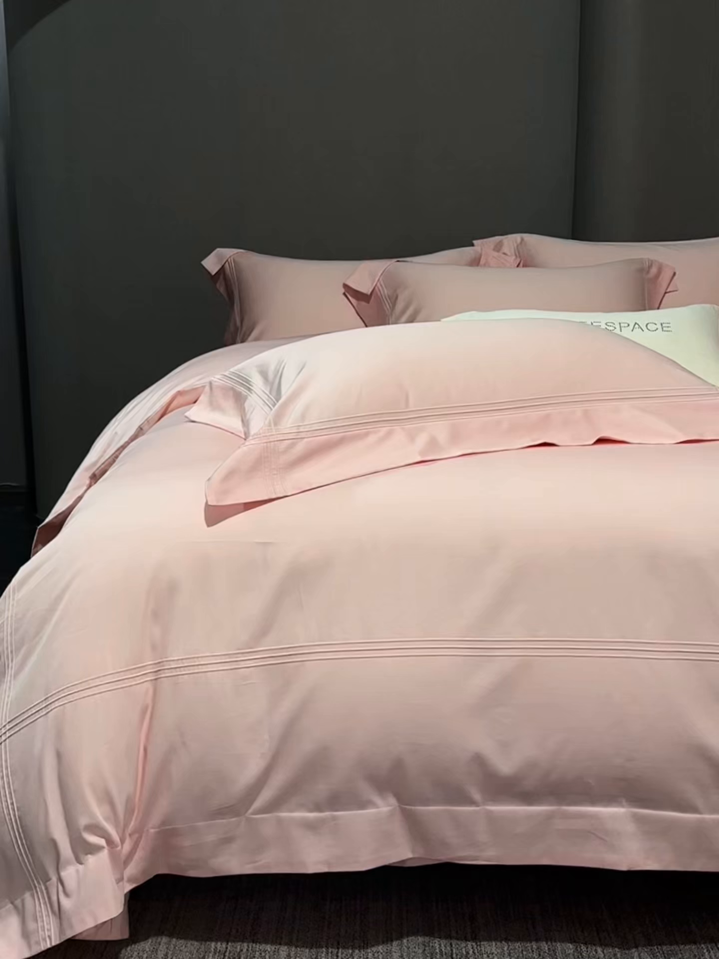 91家纺网 家纺一手货源 找家纺 时亿家居 2026新款轻奢酒店风纯棉长绒棉四件套-曼哈顿 曼哈顿-粉