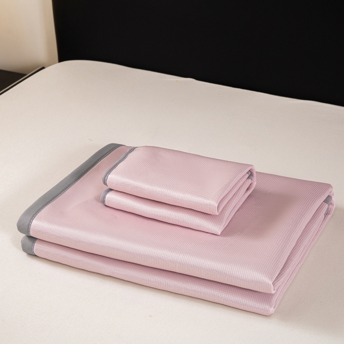 91家纺网 家纺一手货源 找家纺 春寻家纺 2026春夏新款千鸟格碳光冰丝席复合三明治款凉席席子 千鸟格-粉色-床席款