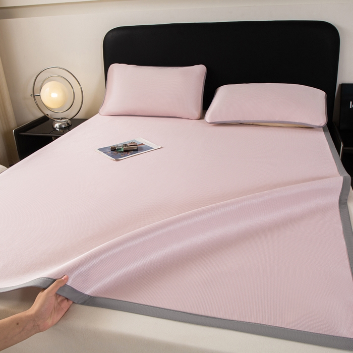 91家纺网 家纺一手货源 找家纺 春寻家纺 2026春夏新款千鸟格碳光冰丝席复合三明治款凉席席子 千鸟格-粉色-床席款