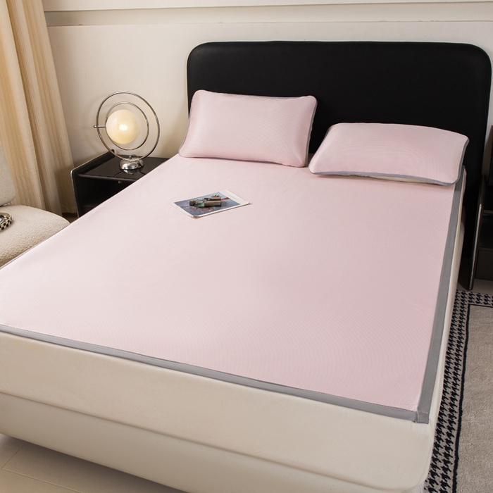 91家纺网 家纺一手货源 找家纺 春寻家纺 2026春夏新款千鸟格碳光冰丝席复合三明治款凉席席子 千鸟格-粉色-床席款