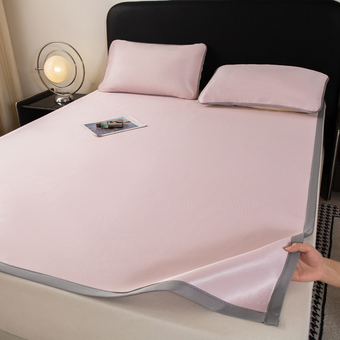 91家纺网 家纺一手货源 找家纺 春寻家纺 2026春夏新款千鸟格碳光冰丝席复合三明治款凉席席子 千鸟格-粉色-床席款