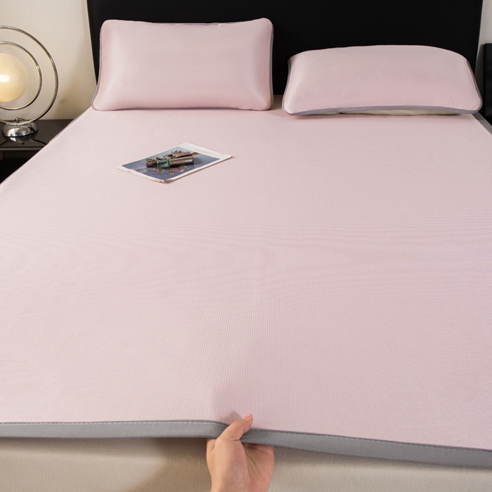 91家纺网 家纺一手货源 找家纺 春寻家纺 2026春夏新款千鸟格碳光冰丝席复合三明治款凉席席子 千鸟格-粉色-床席款