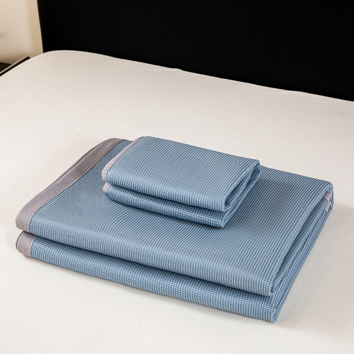 91家纺网 家纺一手货源 找家纺 春寻家纺 2026春夏新款千鸟格碳光冰丝席复合三明治款凉席席子 千鸟格-蓝色-床席款