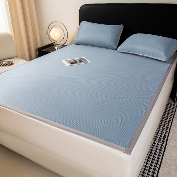 91家纺网 家纺一手货源 找家纺 春寻家纺 2026春夏新款千鸟格碳光冰丝席复合三明治款凉席席子 千鸟格-蓝色-床席款