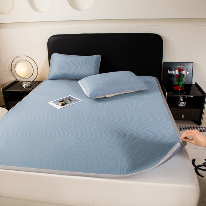 91家纺网 家纺一手货源 找家纺 春寻家纺 2026春夏新款千鸟格碳光冰丝席复合三明治款凉席席子 千鸟格-蓝色-床席款