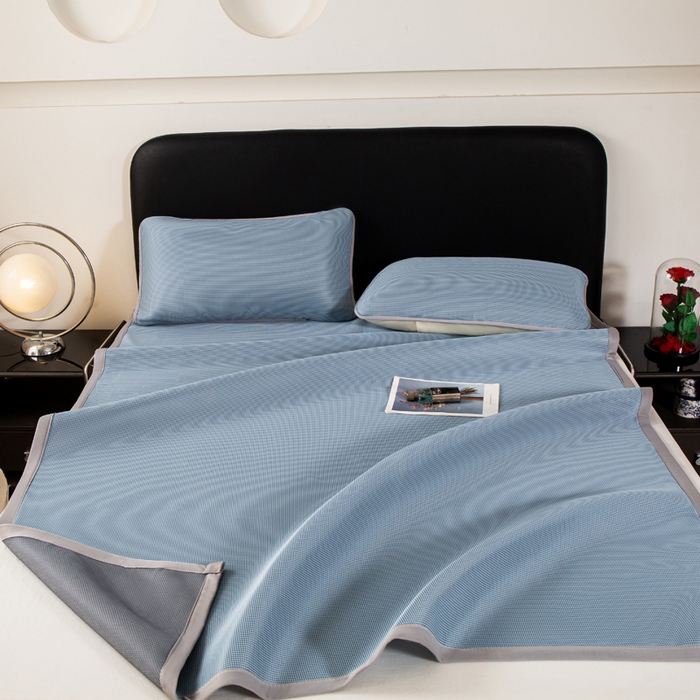 91家纺网 家纺一手货源 找家纺 春寻家纺 2026春夏新款千鸟格碳光冰丝席复合三明治款凉席席子 千鸟格-蓝色-床席款