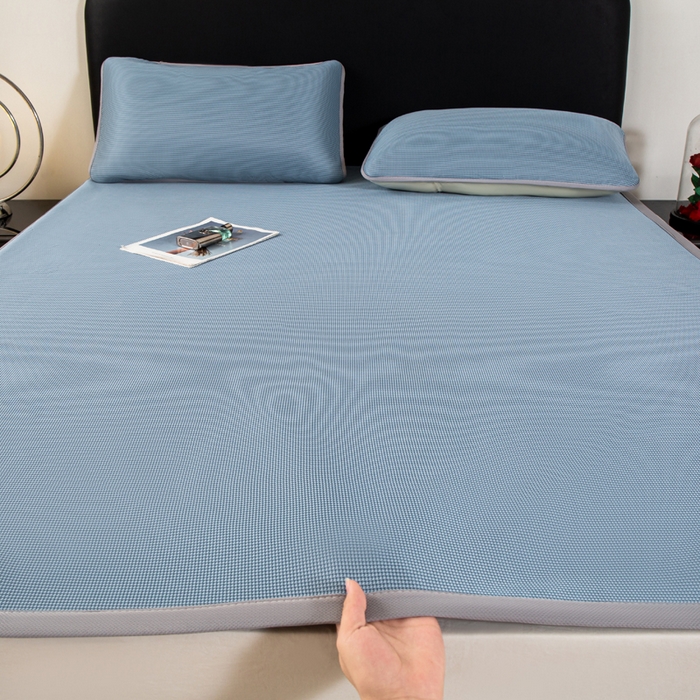 91家纺网 家纺一手货源 找家纺 春寻家纺 2026春夏新款千鸟格碳光冰丝席复合三明治款凉席席子 千鸟格-蓝色-床席款