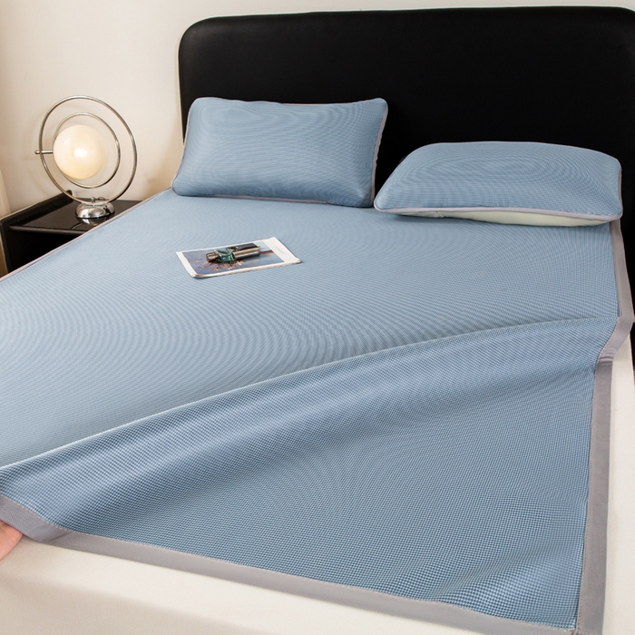 91家纺网 家纺一手货源 找家纺 春寻家纺 2026春夏新款千鸟格碳光冰丝席复合三明治款凉席席子 千鸟格-蓝色-床席款