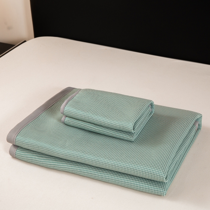 91家纺网 家纺一手货源 找家纺 春寻家纺 2026春夏新款千鸟格碳光冰丝席复合三明治款凉席席子 千鸟格-墨绿-床席款