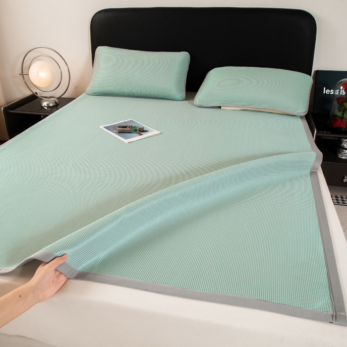 91家纺网 家纺一手货源 找家纺 春寻家纺 2026春夏新款千鸟格碳光冰丝席复合三明治款凉席席子 千鸟格-墨绿-床席款