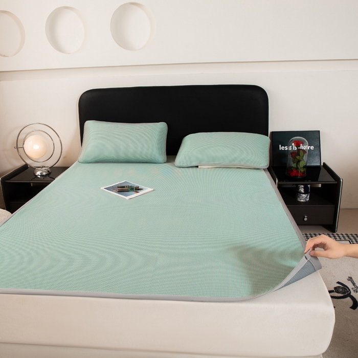 91家纺网 家纺一手货源 找家纺 春寻家纺 2026春夏新款千鸟格碳光冰丝席复合三明治款凉席席子 千鸟格-墨绿-床席款