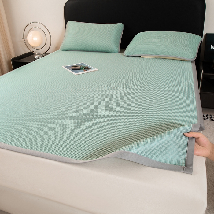 91家纺网 家纺一手货源 找家纺 春寻家纺 2026春夏新款千鸟格碳光冰丝席复合三明治款凉席席子 千鸟格-墨绿-床席款