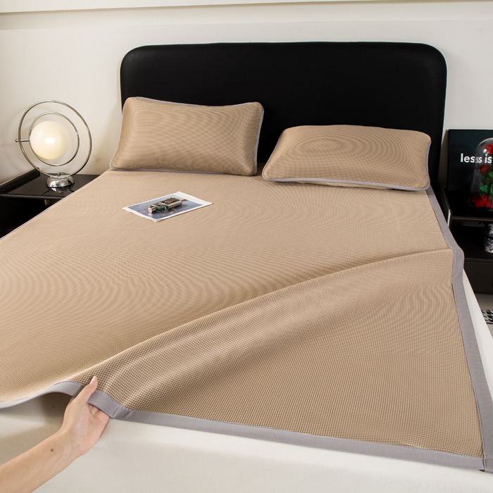 91家纺网 家纺一手货源 找家纺 春寻家纺 2026春夏新款千鸟格碳光冰丝席复合三明治款凉席席子 千鸟格-香槟金-床席款