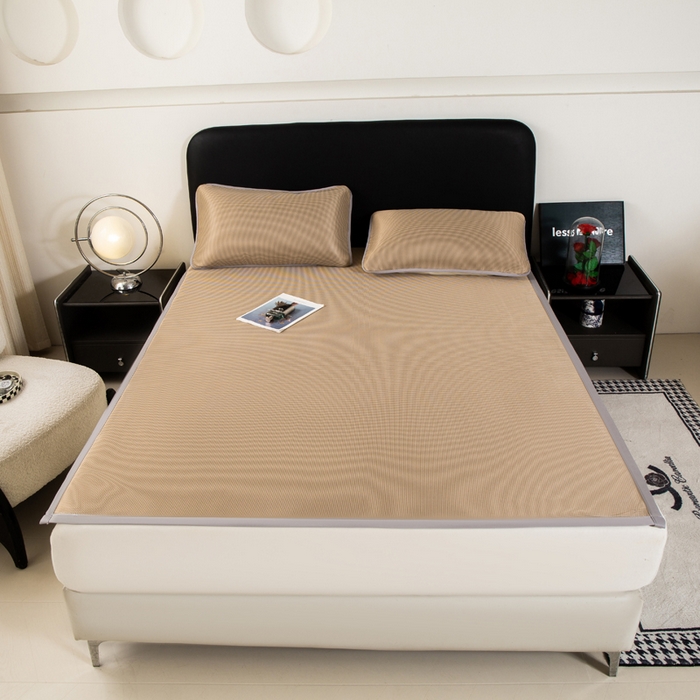 91家纺网 家纺一手货源 找家纺 春寻家纺 2026春夏新款千鸟格碳光冰丝席复合三明治款凉席席子 千鸟格-香槟金-床席款