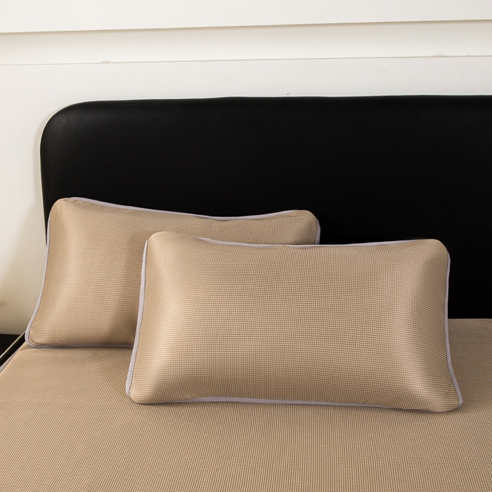 91家纺网 家纺一手货源 找家纺 春寻家纺 2026春夏新款千鸟格碳光冰丝席复合三明治款凉席席子 千鸟格-香槟金-床席款