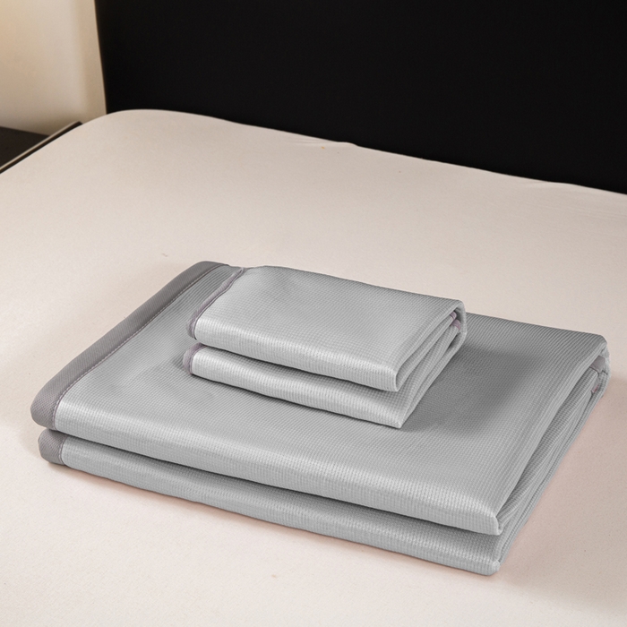 91家纺网 家纺一手货源 找家纺 春寻家纺 2026春夏新款千鸟格碳光冰丝席复合三明治款凉席席子 千鸟格-银灰-床席款