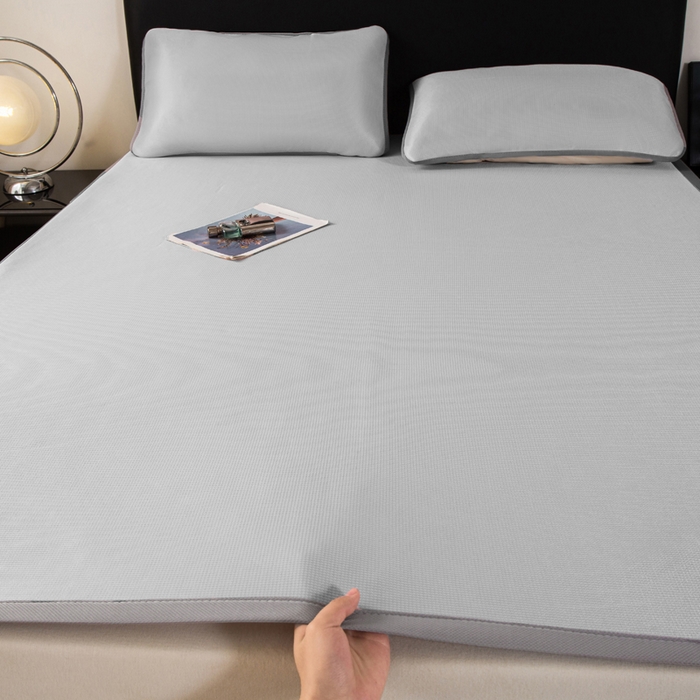 91家纺网 家纺一手货源 找家纺 春寻家纺 2026春夏新款千鸟格碳光冰丝席复合三明治款凉席席子 千鸟格-银灰-床席款